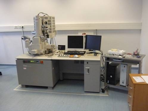 Rastrovací elektronový mikroskop Hitachi S 4800